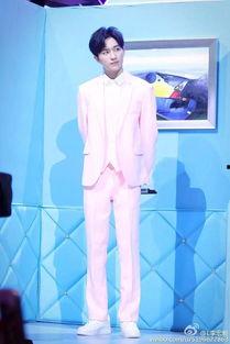 李宏毅娱乐吃瓜,揭秘明星幕后趣事